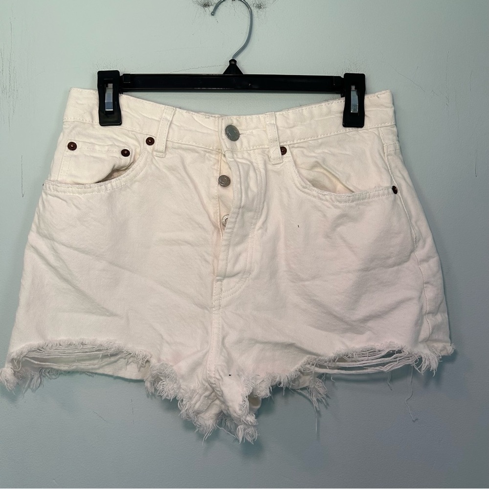 Zara White Ripped & Distressed Jean Shorts Size 8